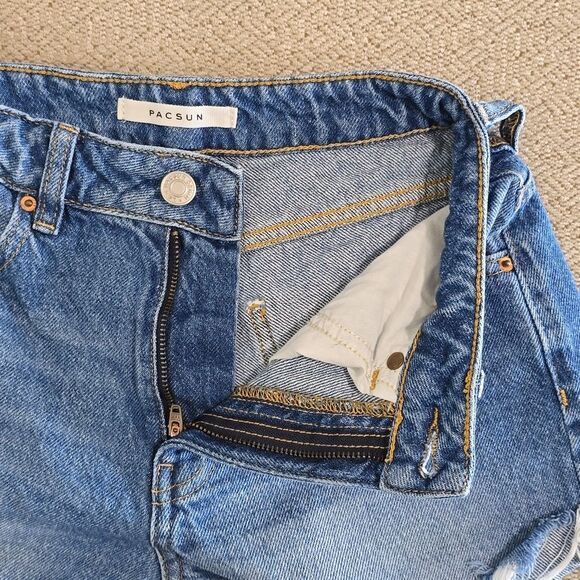 Pacsun Mom High Rise Frayed Hem Jean Shorts - Size 24 - Picture 5 of 15
